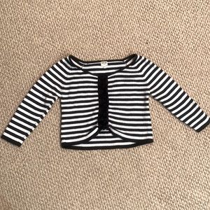 UNIQ Black and white crop top